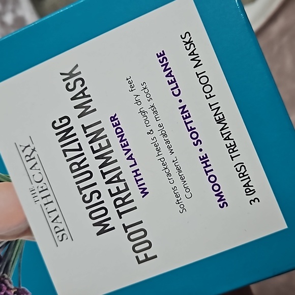 MOISTURIZING FOOT MASKS TREATMENT 3 PAIRS - Picture 2 of 2